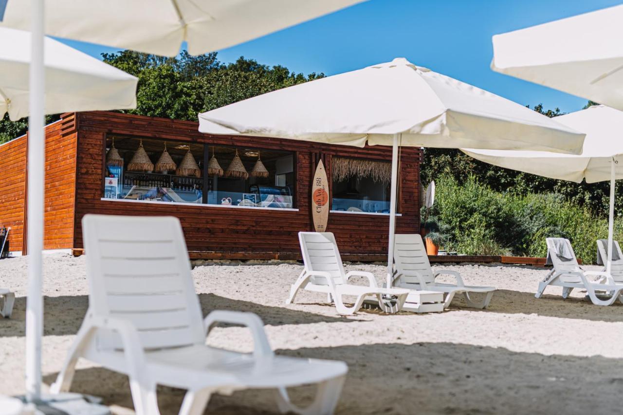 - Hotel, Conference & Hotel