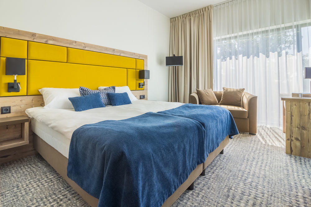 - Hotel, Conference & 4*